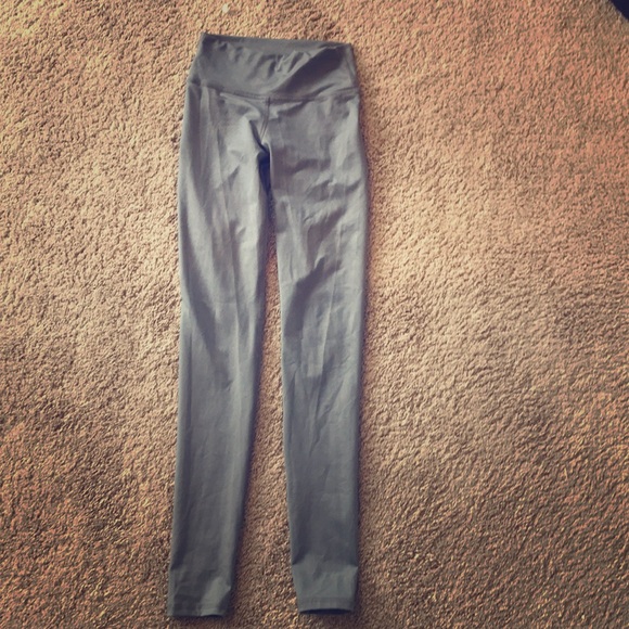 Fabletics Pants - Grey Fabletics leggings